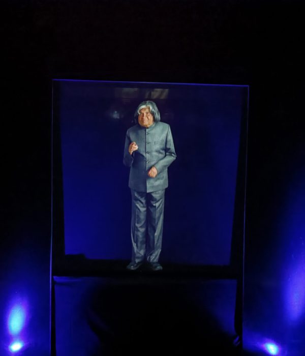 Hologramme Interact with legends like Dr. A.P.J. Abdul Kalam.